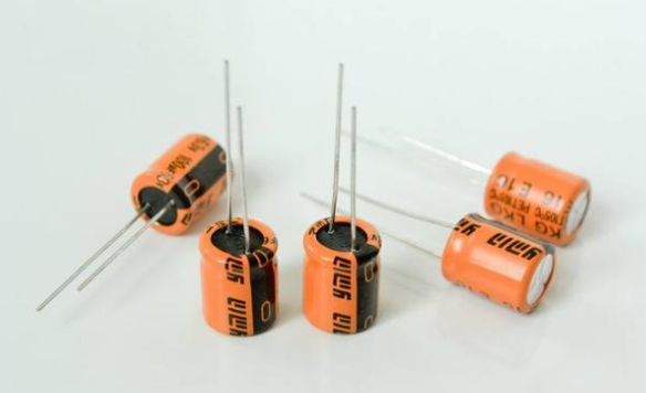 「NIPPON CHEMI-CON」電解電容極性接錯會爆炸，如何避免？